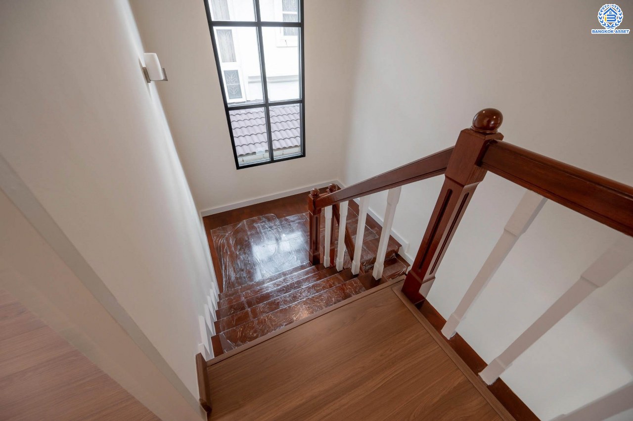 บ้านมือสองตกแต่งใหม่ โครงการ ธารา ราชพฤกษ์-ปิ่นเกล้า บ้านสวย พร้อมอยู่ เนื้อที่ 58.7 ตร.ว. ฟังก์ชัน 3 ห้องนอน 3 ห้องน้ำ จอดรถได้ 2 คัน บนทำเลเชื่อมต่อถนนกาญจนาภิเษก ใกล้รถไฟฟ้าสายสีแดง "สถานีตลิ่งชัน" และจุดขึ้นทางด่วน "ศรีรัช" รายล้อมด้วยสิ่งอำนวยความสะดวกครบครัน